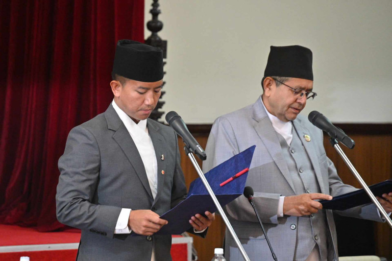 सुहाङ नेम्वाङले लिए प्रतिनिधिसभा सदस्यको शपथ 